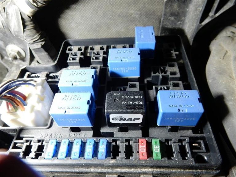 車のエアコンが効いたり効かなかったりする4つの原因と修理費用 ~車のギモン解決Blog~ 車のエアコンが効いたり効かなかったりする4つの原因と修理費用 ~車のギモン解決Blog~